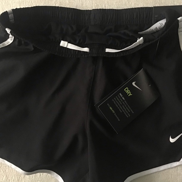 Nike Medium Shorts Standard Fit Black Nad White NWT - Picture 10 of 11